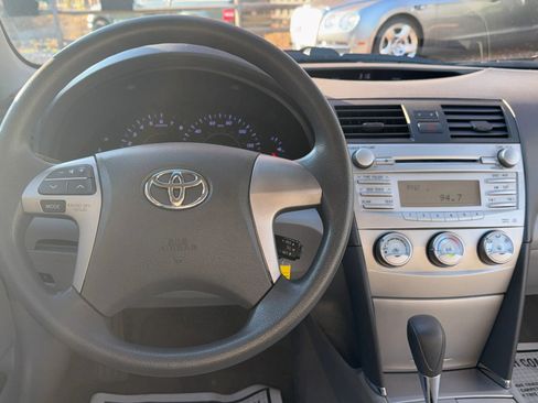 Used 2010 Toyota Camry LE image 10