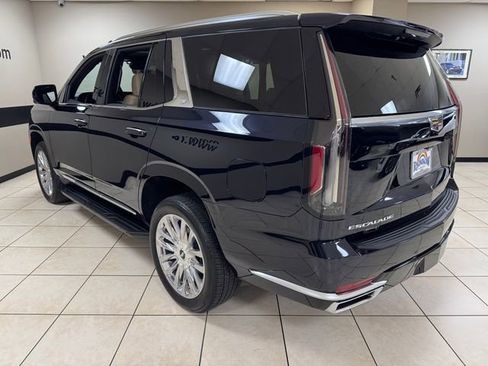Used 2023 Cadillac Escalade Premium Luxury AWD/4WD image 4