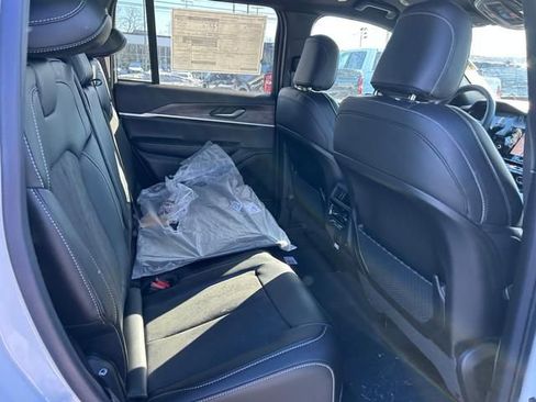 New 2026 Jeep Grand Cherokee Altitude AWD/4WD image 28