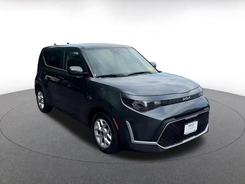 Used 2025 Kia Soul LX w/ LX Technology Package FWD image 3