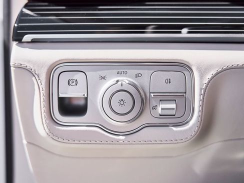 Used 2026 Mercedes-Benz Maybach GLS 600 4MATIC image 62