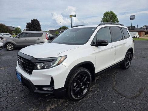 Used 2025 Honda Passport Black Edition image 3