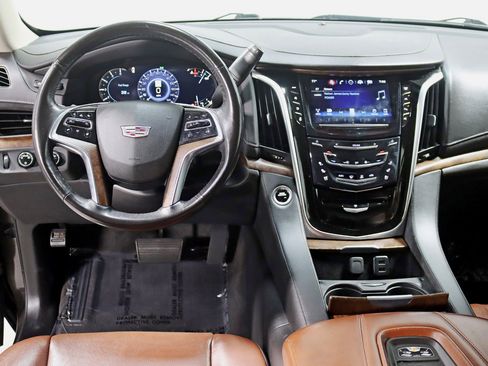 Used 2020 Cadillac Escalade Luxury AWD/4WD image 14