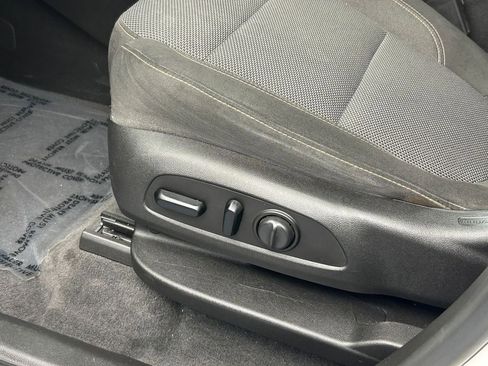 Used 2019 Chevrolet Traverse LT FWD image 14