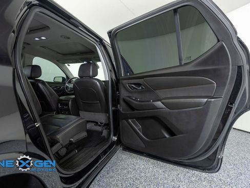 Used 2020 Chevrolet Traverse Premier FWD image 37