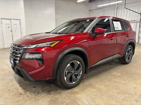 Used 2025 Nissan Rogue SV FWD image 3