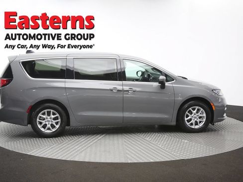 Used 2023 Chrysler Pacifica Touring-L FWD image 44
