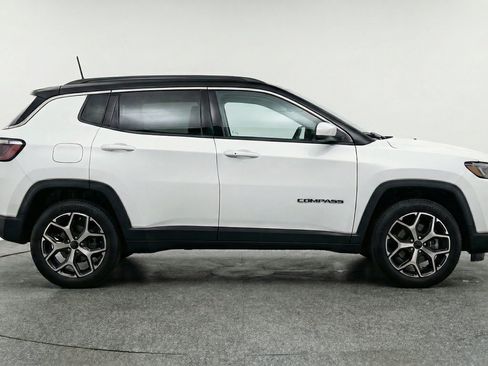 Used 2025 Jeep Compass Limited AWD/4WD image 11