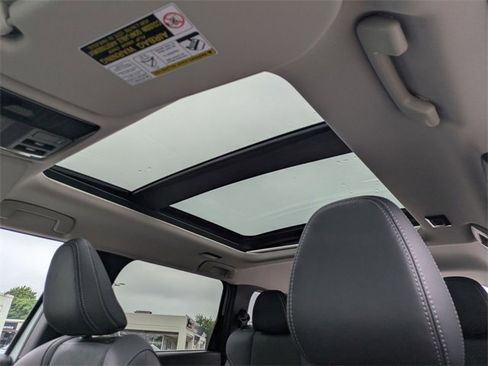 New 2025 Mitsubishi Outlander SE image 25