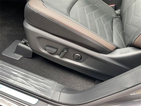 New 2025 Nissan Pathfinder Platinum image 13