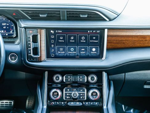 Used 2024 GMC Yukon XL Denali Ultimate image 11