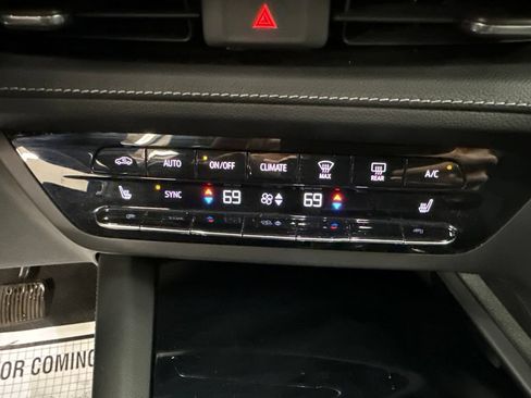 Used 2023 Buick Envision Essence AWD/4WD image 32