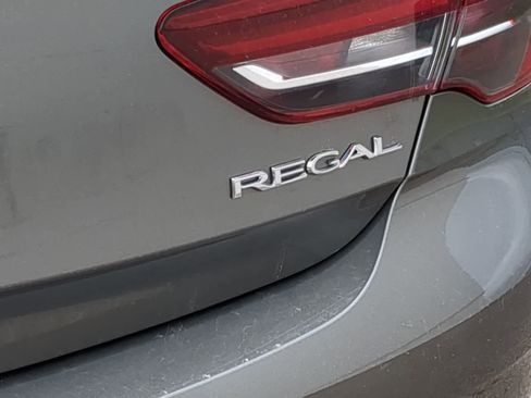Used 2018 Buick Regal Essence w/ Driver Confidence Package #1 FWD image 13