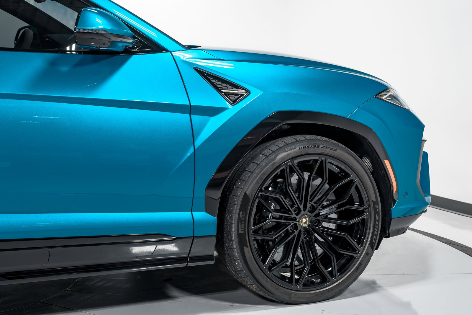Used 2025 Lamborghini Urus SE AWD/4WD image 52