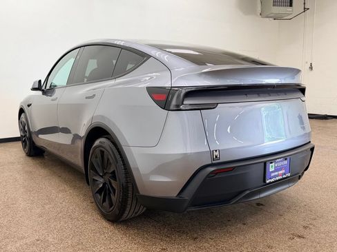 Used 2026 Tesla Model Y AWD image 3