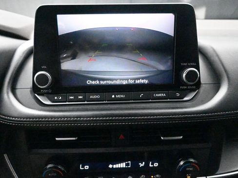 Used 2023 Nissan Rogue SV image 12