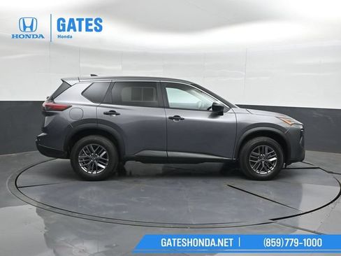 Used 2024 Nissan Rogue S AWD/4WD image 3