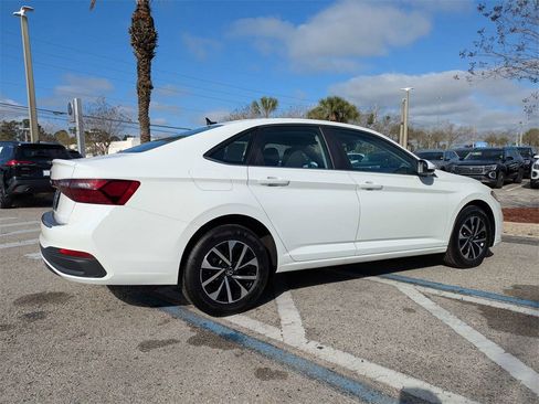 Certified 2025 Volkswagen Jetta S image 6