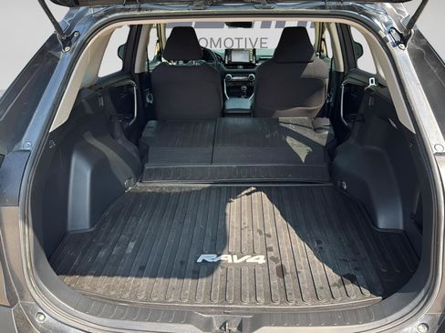 Used 2019 Toyota RAV4 LE AWD/4WD image 21