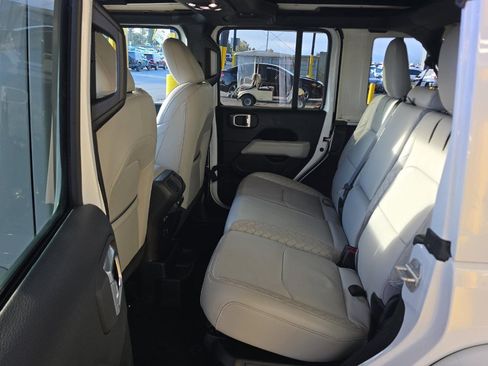 Used 2023 Jeep Wrangler Unlimited Sahara image 10