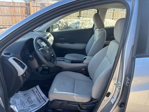 Used 2020 Honda HR-V LX image 10