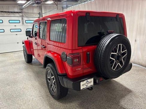 Used 2025 Jeep Wrangler Unlimited Sahara AWD/4WD image 6