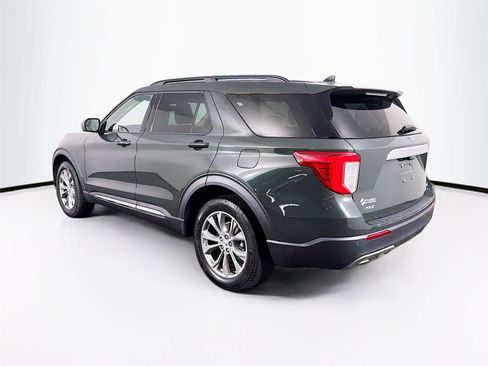 Used 2022 Ford Explorer XLT w/ Equipment Group 202A image 5