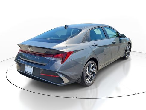 Used 2025 Hyundai Elantra Sport FWD image 6
