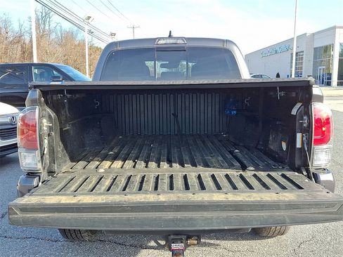 Used 2022 Toyota Tacoma SR image 29