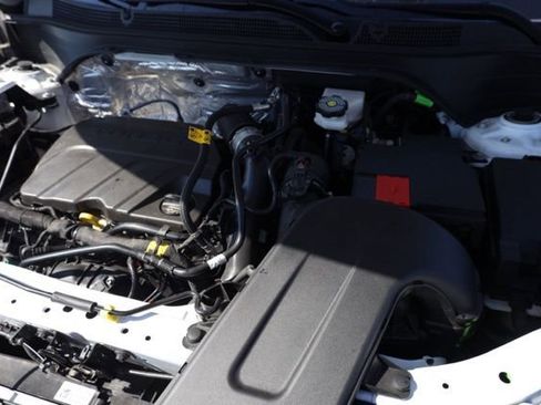 Certified 2025 Chevrolet Trax LS image 38