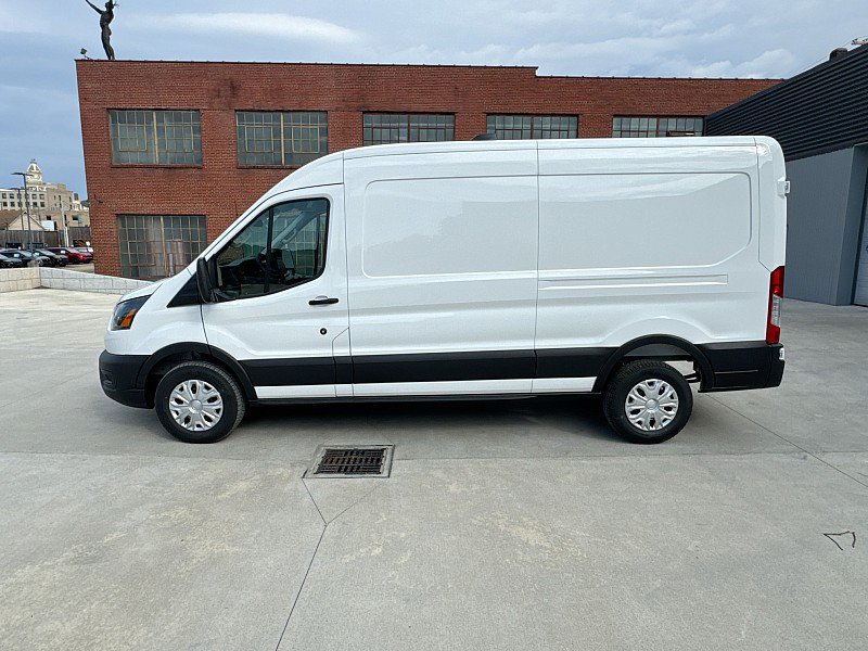 New 2027 Ford Transit 250 148 Medium Roof RWD image 4