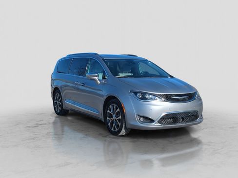 Used 2017 Chrysler Pacifica Limited w/ UConnect Theater Package image 10