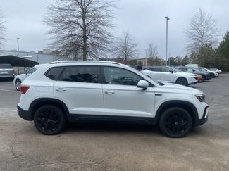 Used 2024 Volkswagen Taos SE video 2