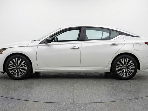 Used 2025 Nissan Altima 2.5 SV image 5