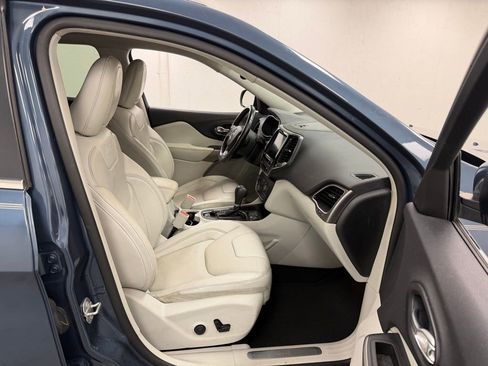 Used 2020 Jeep Cherokee Limited FWD image 10