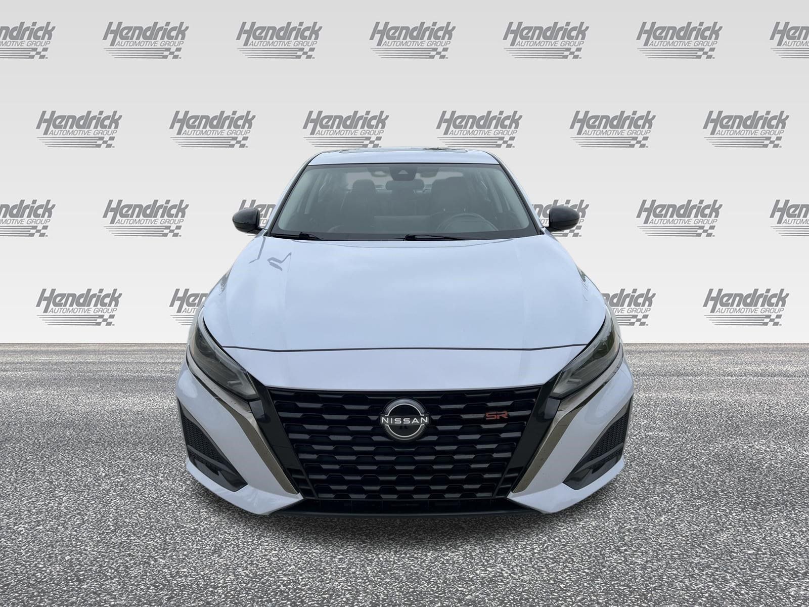 Used 2023 Nissan Altima 2.5 SR w/ SR Premium Package FWD image 3