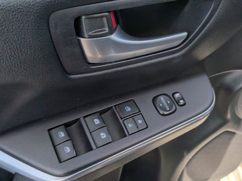 Used 2016 Toyota Camry SE FWD image 12