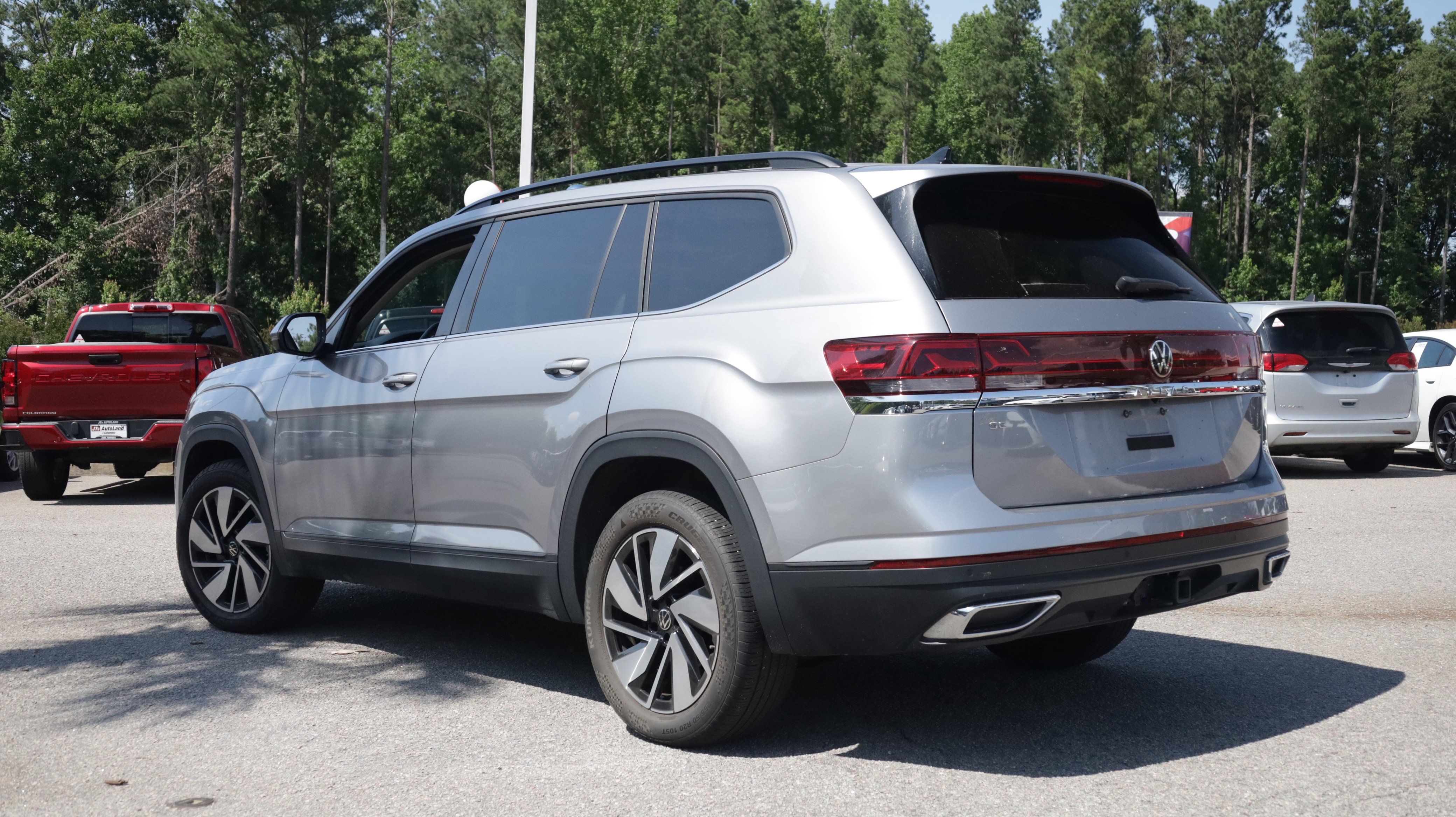Used 2024 Volkswagen Atlas SE FWD image 3