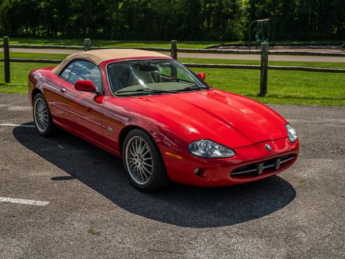 Used 1999 Jaguar XK8 Convertible RWD image 23