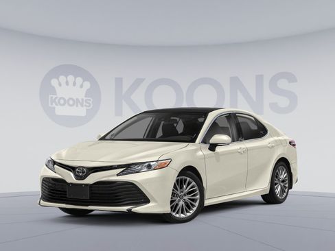 Used 2020 Toyota Camry XLE FWD image 1