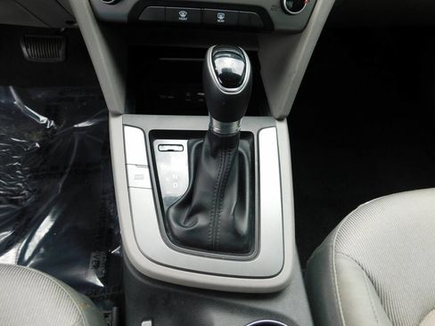 Used 2017 Hyundai Elantra SE FWD image 14
