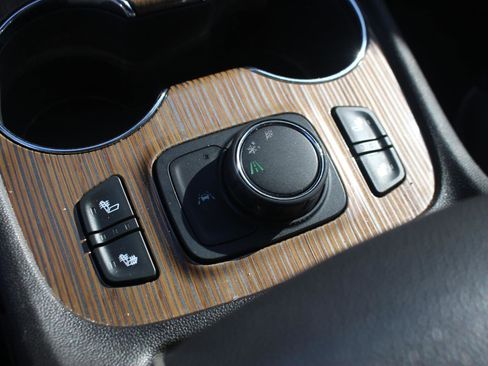 Used 2023 GMC Acadia SLE w/ Driver Convenience Package FWD image 24