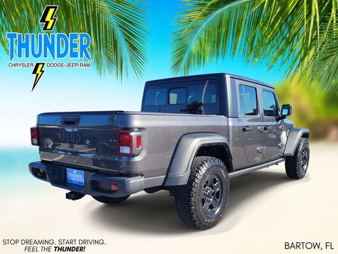 Used 2024 Jeep Gladiator Sport image 4