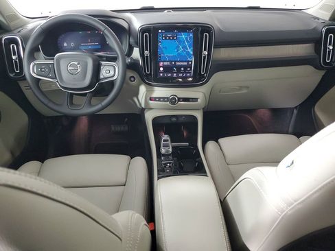 Certified 2025 Volvo XC40 B5 Plus image 17