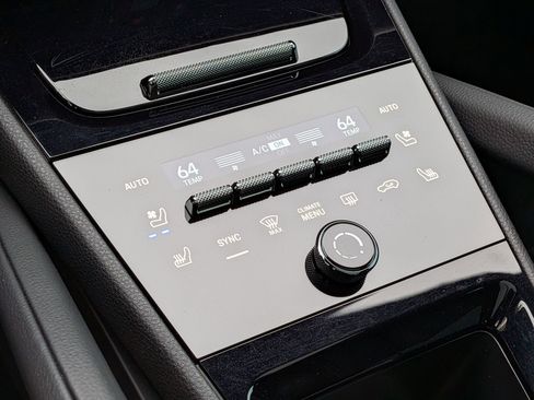 Certified 2025 Porsche Cayenne AWD/4WD image 17
