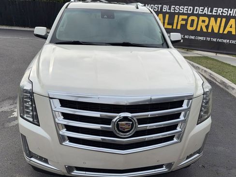 Used 2015 Cadillac Escalade Luxury image 11