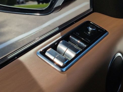 Used 2022 Land Rover Range Rover Sport SVR image 23