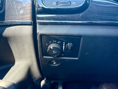 Used 2020 Jeep Grand Cherokee Overland image 40