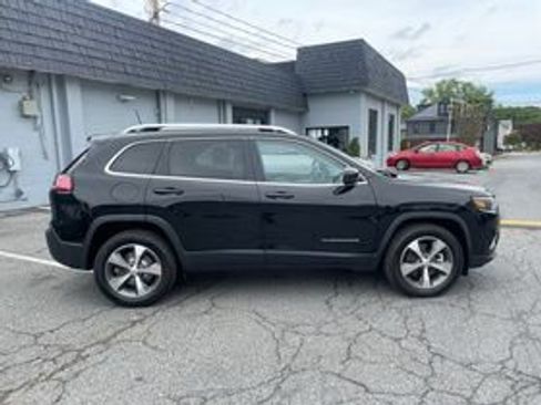 Used 2021 Jeep Cherokee Limited w/ Elite Package AWD/4WD image 2