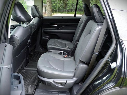 Used 2024 Toyota Grand Highlander AWD image 14